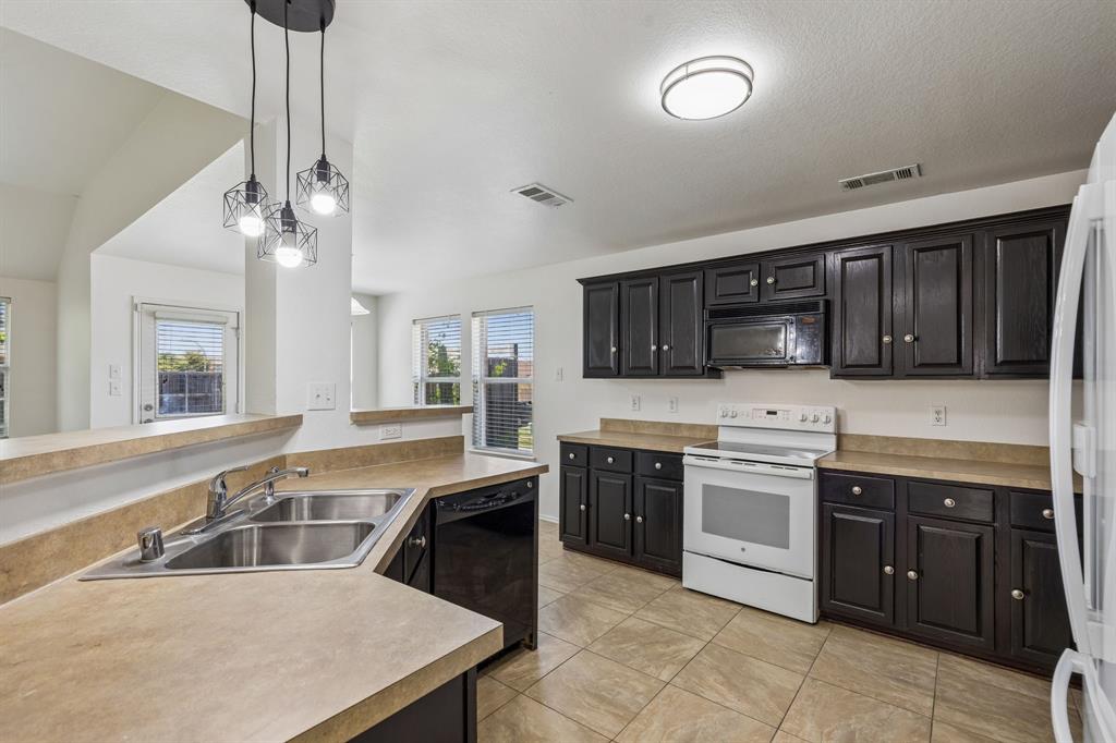 13887 Valley Ranch Road Fort Worth, TX 76262 - Photo 8 of 38