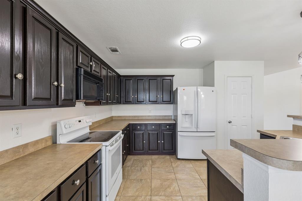 13887 Valley Ranch Road Fort Worth, TX 76262 - Photo 10 of 38