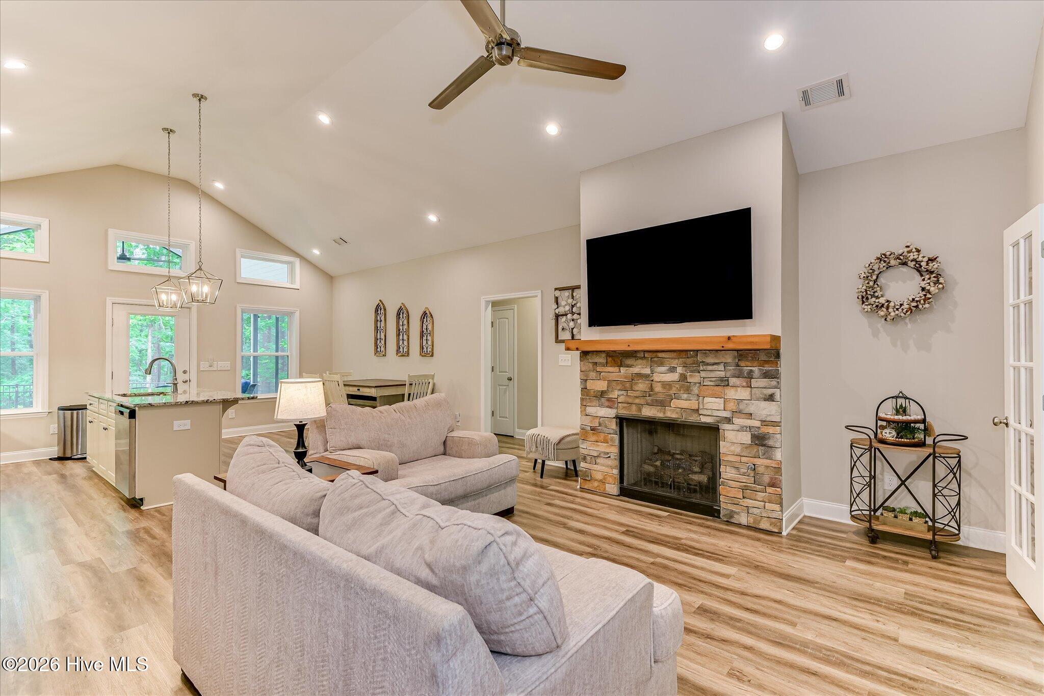 212 Deveraux Point McCormick, SC 29835 - Photo 7 of 44 13-113