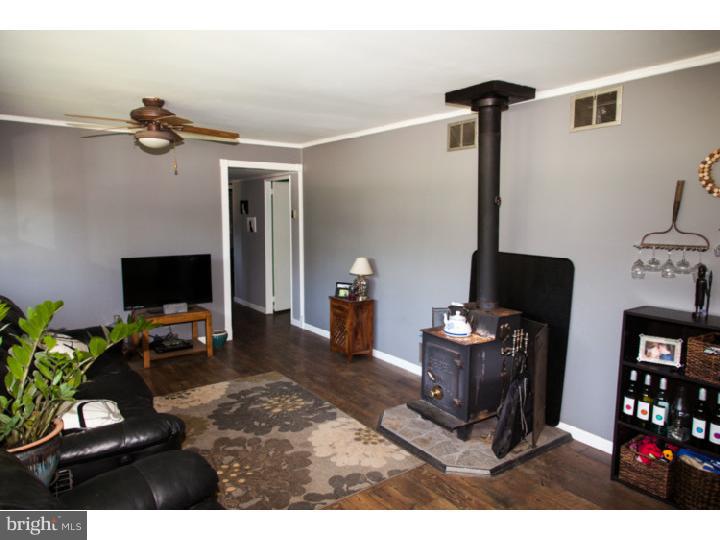 137 Gable Road Paoli, PA 19301 - Photo 3 of 20 Living Room