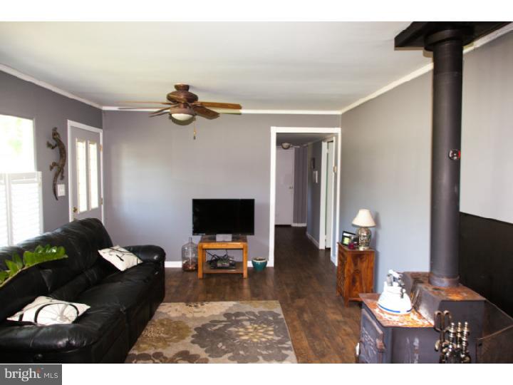 137 Gable Road Paoli, PA 19301 - Photo 4 of 20 Living Room