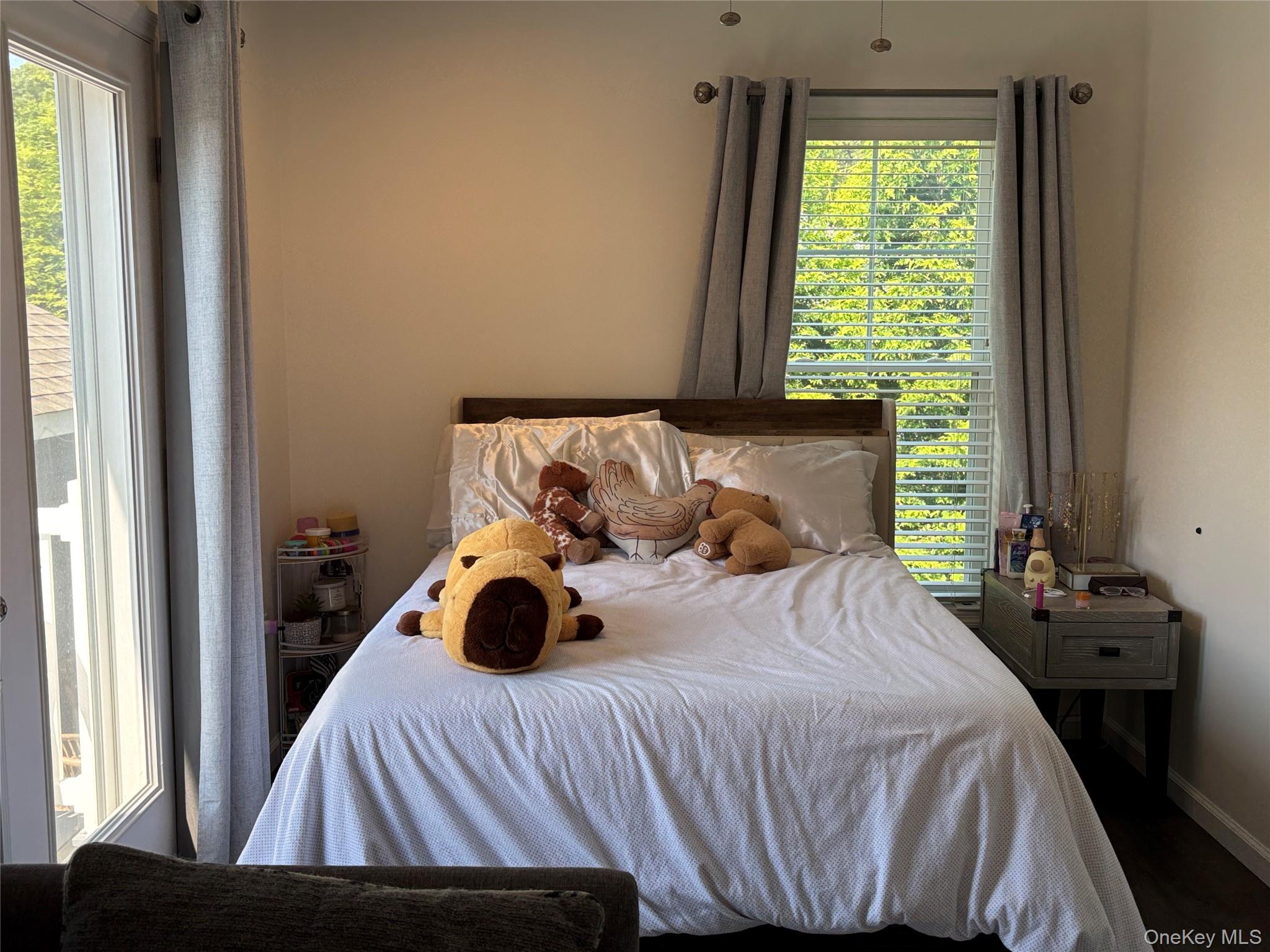 1661 Old Country Road, Unit 563 Riverhead, NY 11901 - Photo 21 of 43 a bedroom with a bed and window
