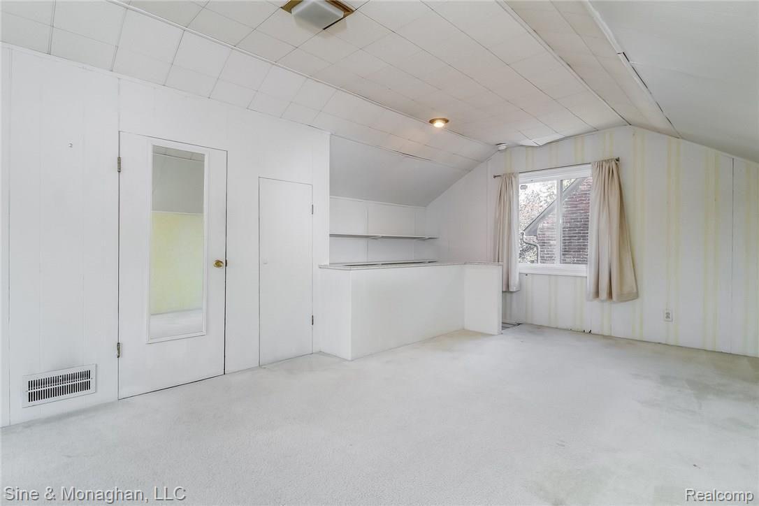 472 Touraine Road Grosse Pointe, MI 48236 - Photo 17 of 26 017-Master_Bedroom-5028297-medium.jpg