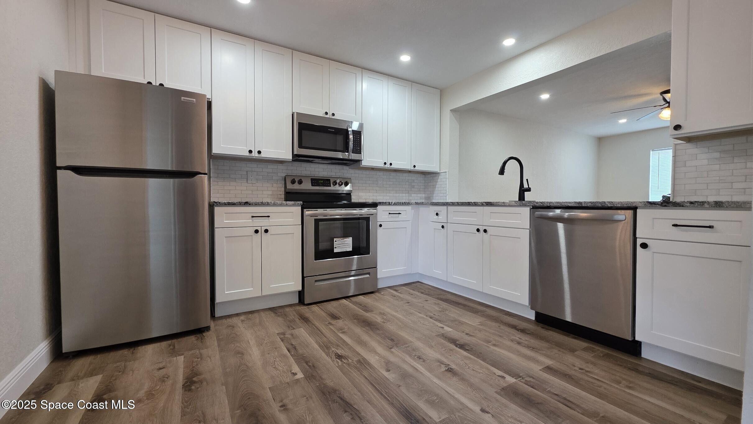 1880 Murrell Road, Unit E19 Rockledge, FL 32955 - Photo 5 of 24 Kitchen