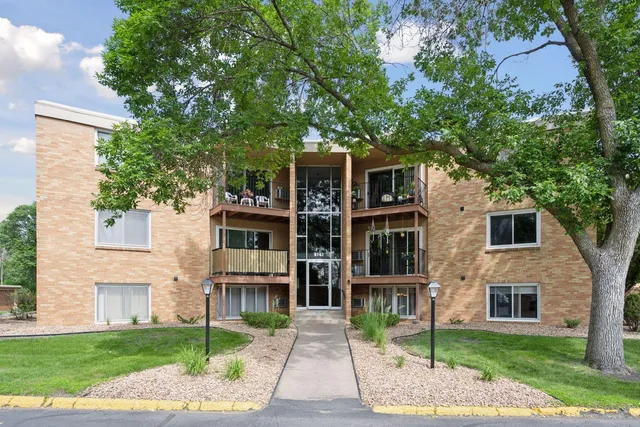 $119,950 | 9143 Olson Mem Highway, Unit 306, Golden Valley, MN 55427