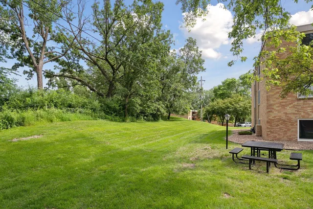 $119,950 | 9143 Olson Mem Highway, Unit 306, Golden Valley, MN 55427