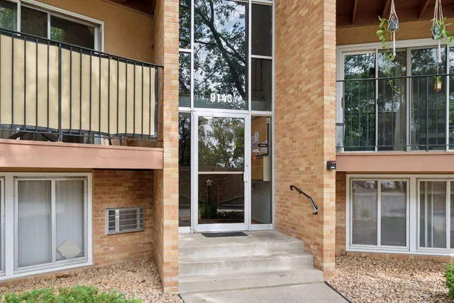 $119,950 | 9143 Olson Mem Highway, Unit 306, Golden Valley, MN 55427