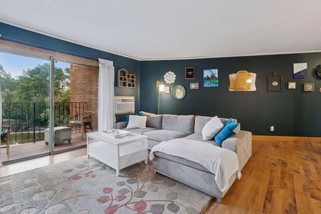 $119,950 | 9143 Olson Mem Highway, Unit 306, Golden Valley, MN 55427