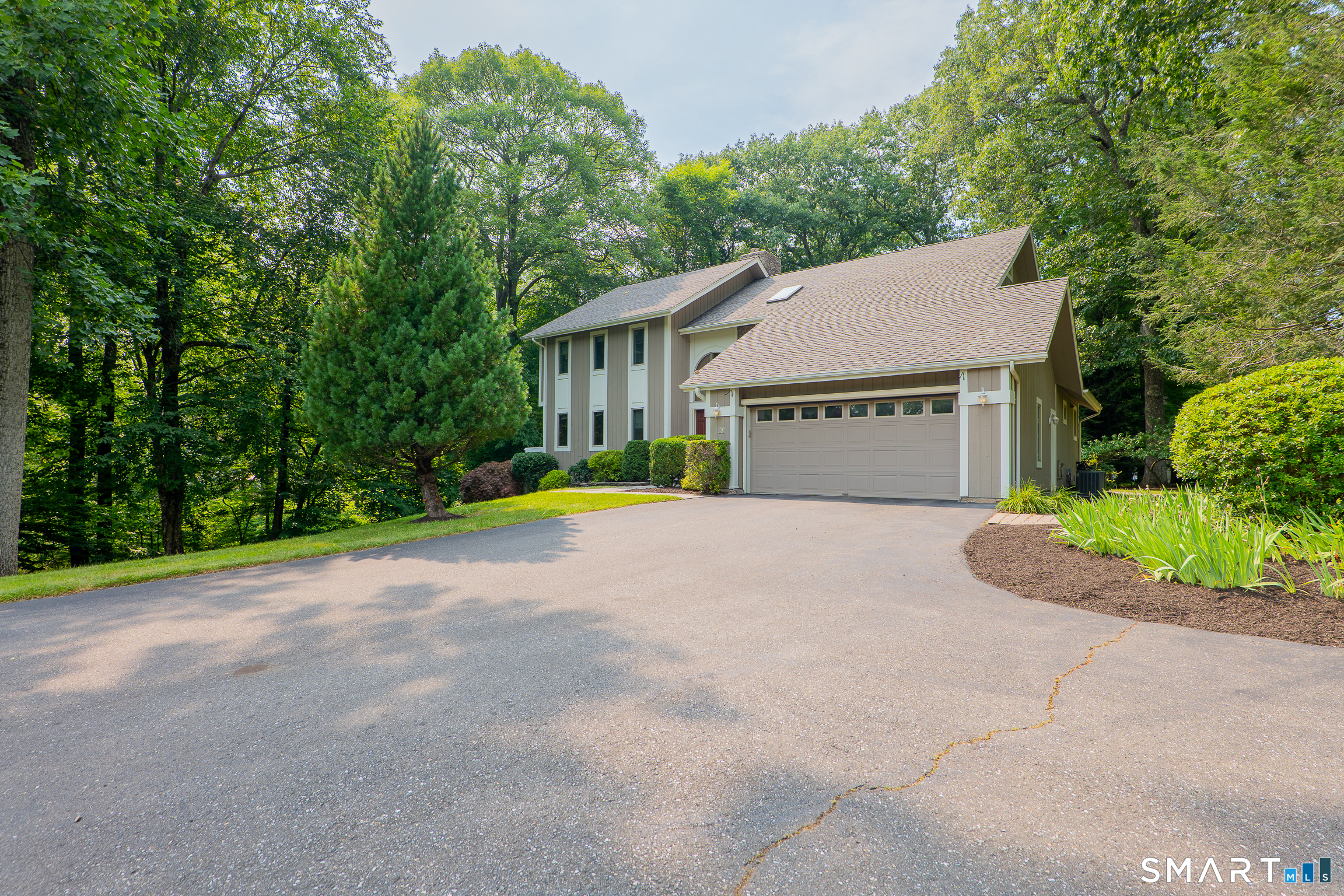 32 Horseshoe Ridge Road Newtown, CT 06482 - Photo 3 of 40