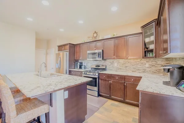 $465,000 | 1116 West Muir Way, Hanford, CA 93230