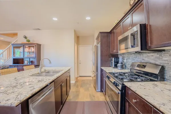 $465,000 | 1116 West Muir Way, Hanford, CA 93230