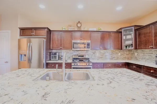 $465,000 | 1116 West Muir Way, Hanford, CA 93230