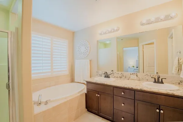 $465,000 | 1116 West Muir Way, Hanford, CA 93230