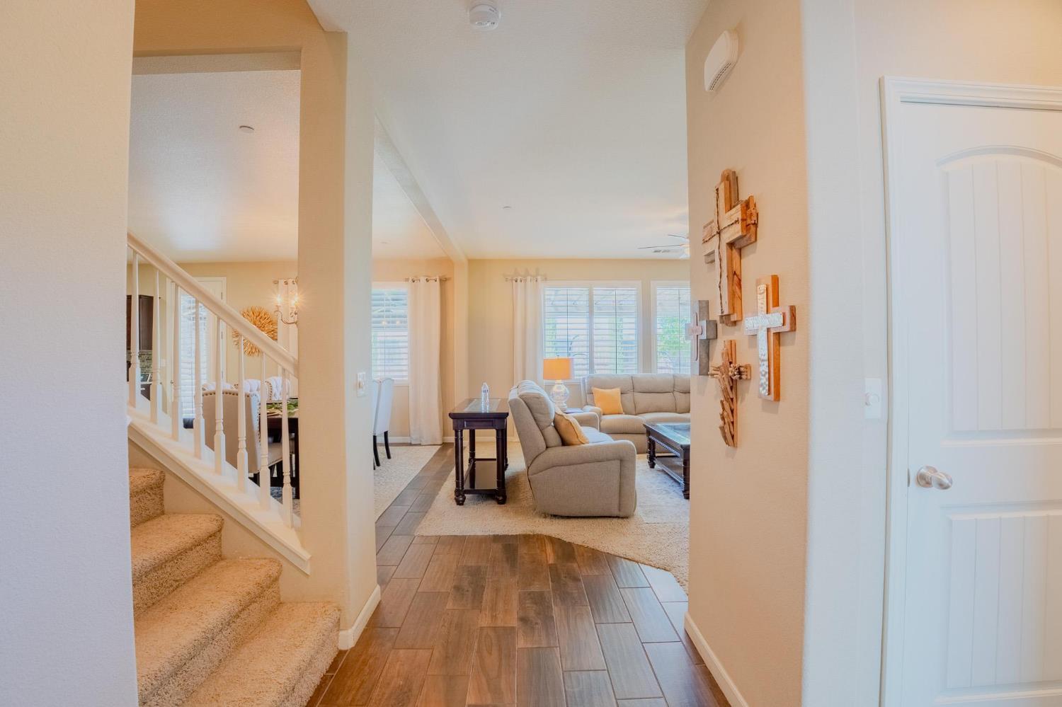 1116 West Muir Way Hanford, CA 93230 - Photo 4 of 54