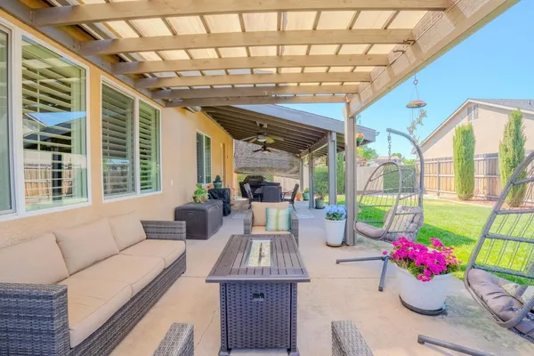 $465,000 | 1116 West Muir Way, Hanford, CA 93230