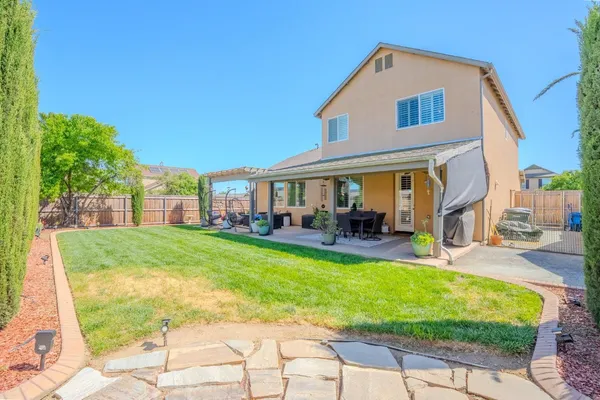 $465,000 | 1116 West Muir Way, Hanford, CA 93230