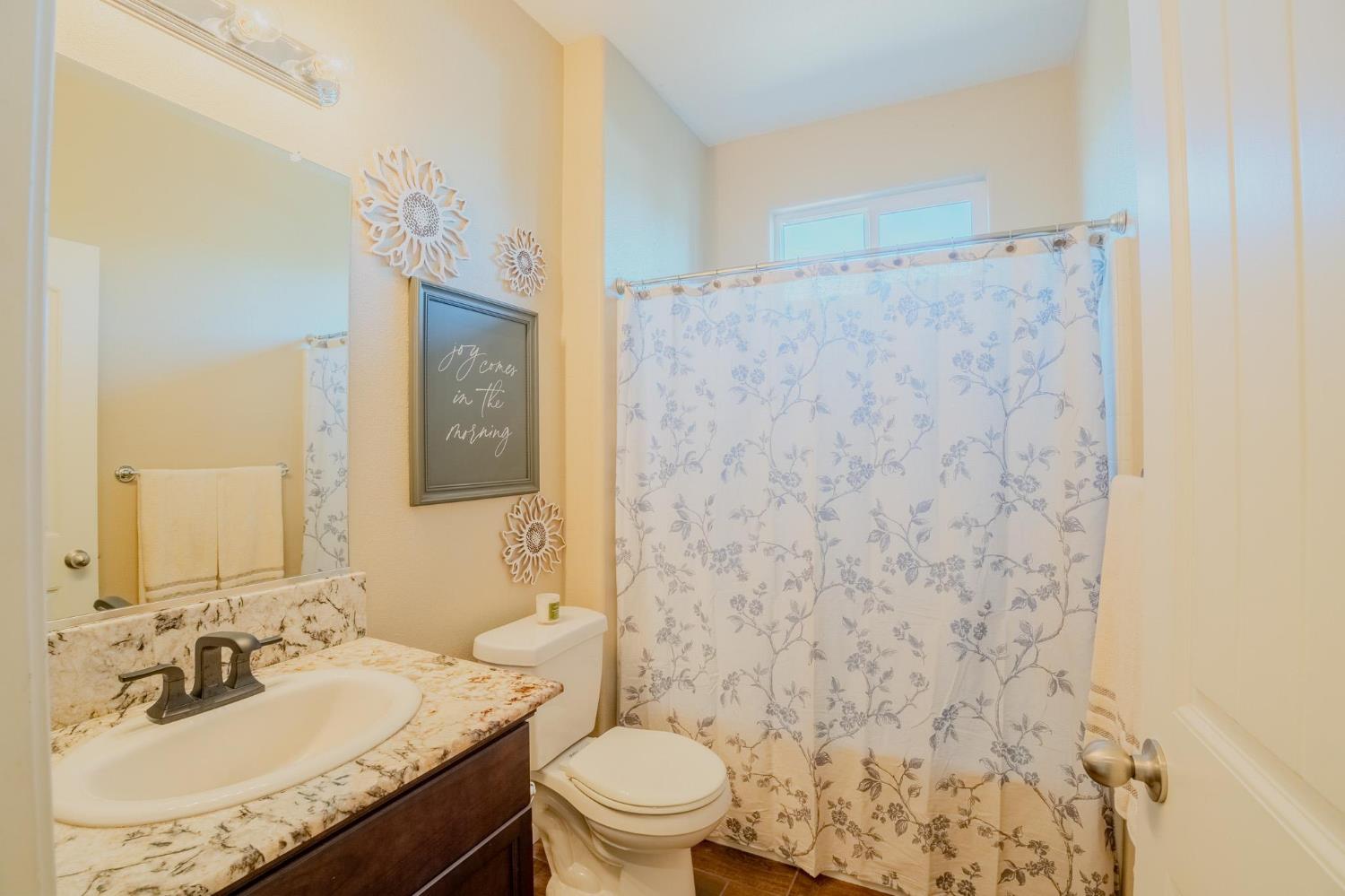 1116 West Muir Way Hanford, CA 93230 - Photo 9 of 54