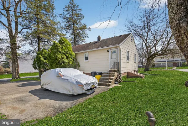 $300,000 | 104 King Avenue, Ewing, NJ 08638