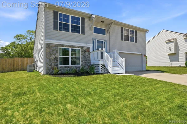 $314,999 | 239 Andover Woods Drive, Fenton, MI 48430