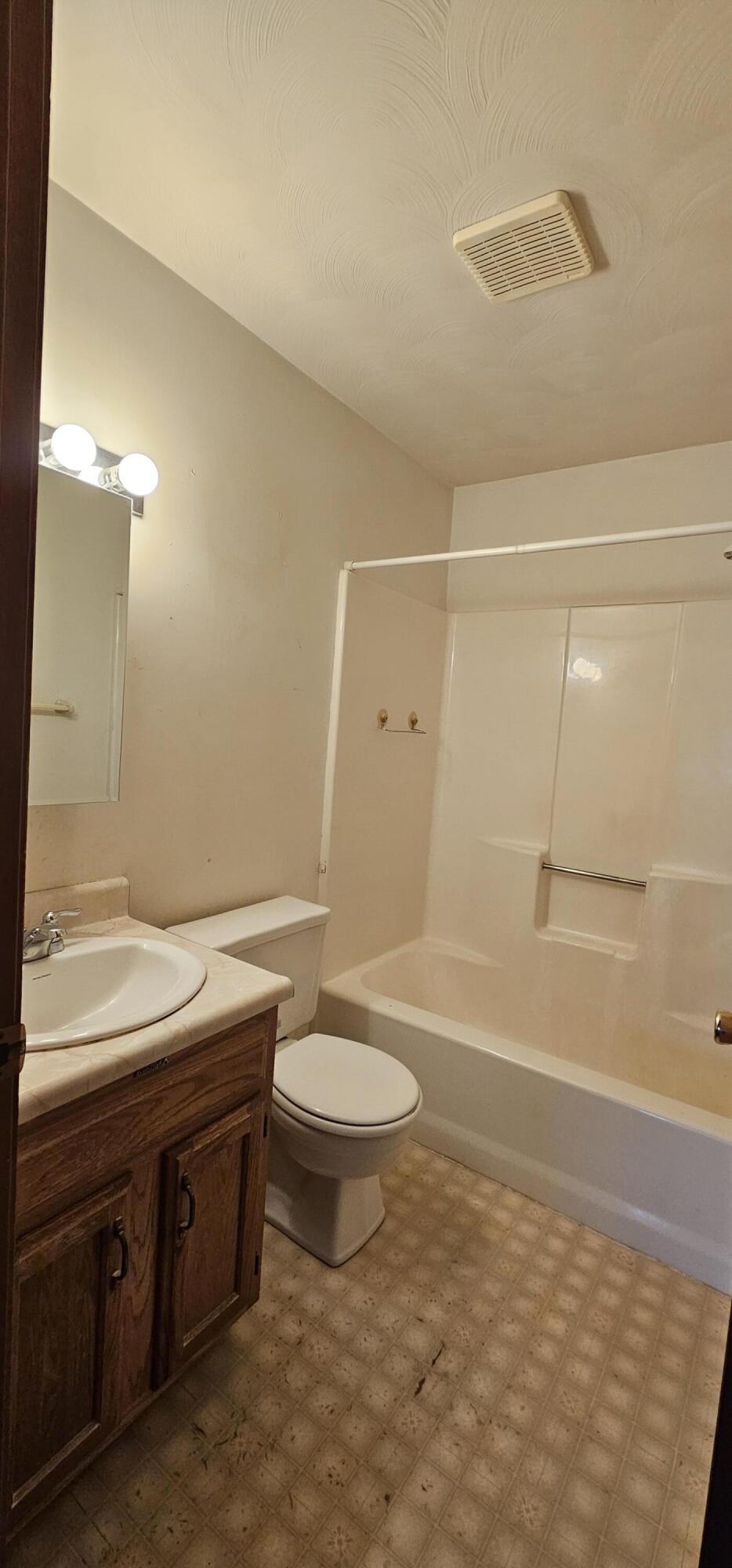 30 Hazelwood Avenue Waterville, ME 04901 - Photo 9 of 11 .09 Bathroom