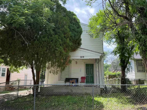 $105,000 | 1519 Southwest Washburn Avenue, Topeka, KS 66604