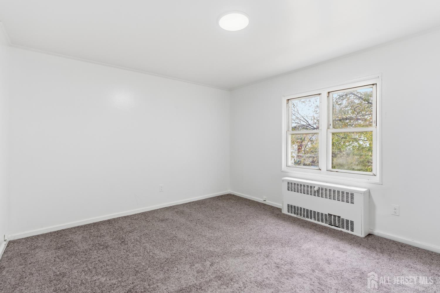 37B Garfield Park, Unit B Edison, NJ 08837 - Photo 12 of 18 an empty room with a window