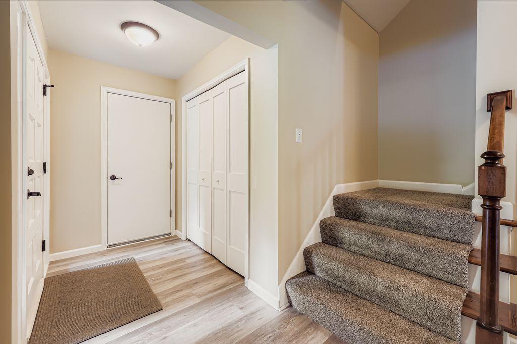 3900 Hillcrest Way Deephaven, MN 55391 - Photo 3 of 29