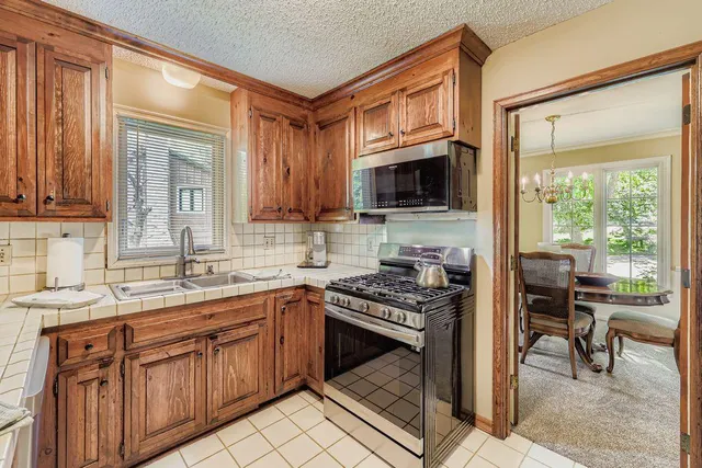 $899,000 | 3900 Hillcrest Way, Deephaven, MN 55391