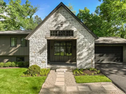 $1,795,000 | 853 Sauganash Drive, Fontana, WI 53125