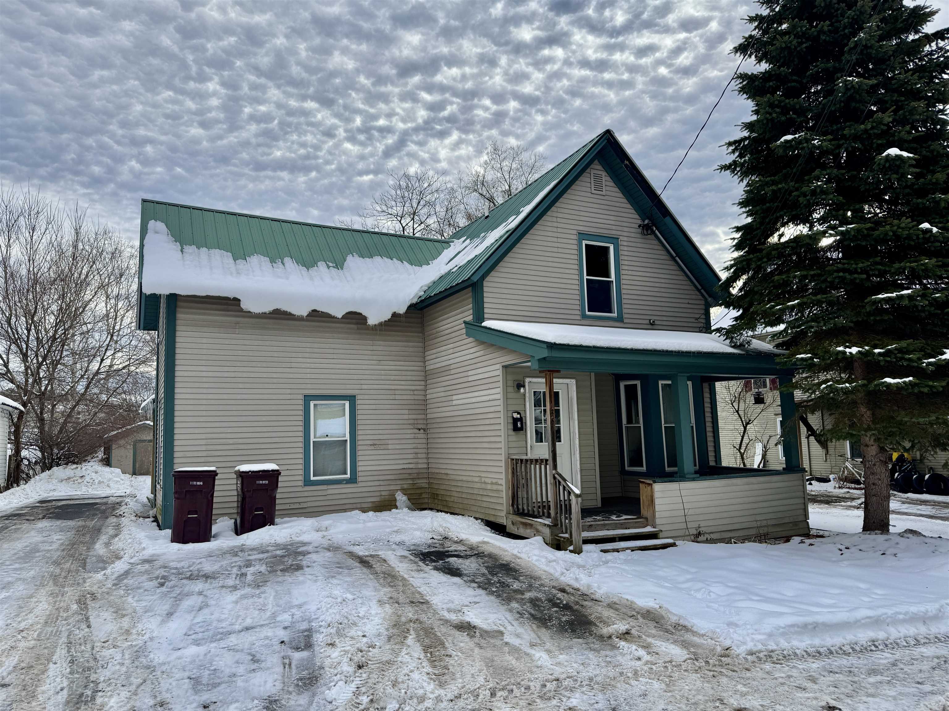 35 Spring Street Newport, VT 05855 - Photo 1 of 21