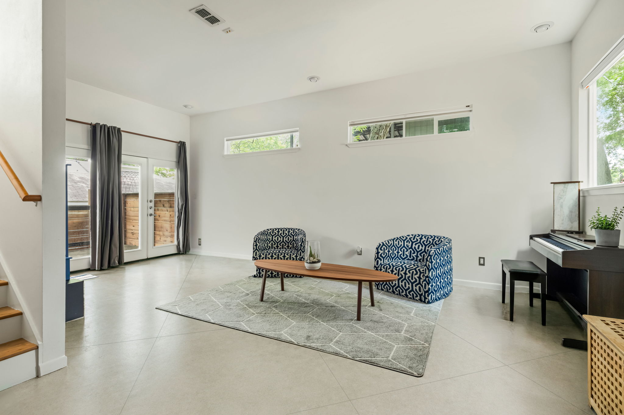 2202 Garden Street Austin, TX 78702 - Photo 27 of 37 B unit living room