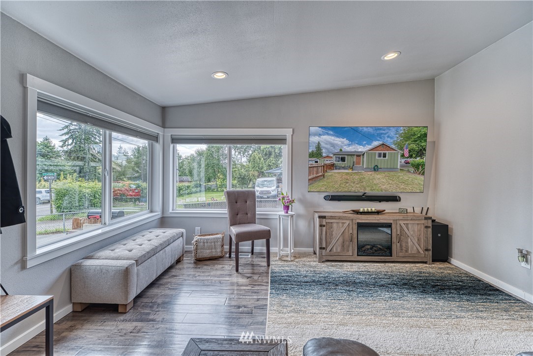 2603 Perry Avenue Bremerton, WA 98310 - Photo 8 of 27 Gallery Image 8