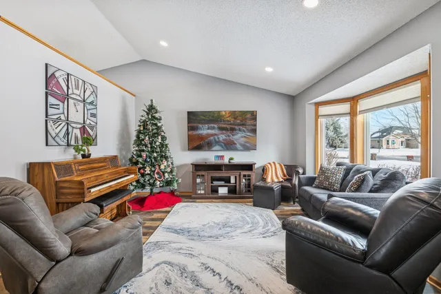 $375,000 | 9498 Hamlet Avenue South, Cottage Grove, MN 55016