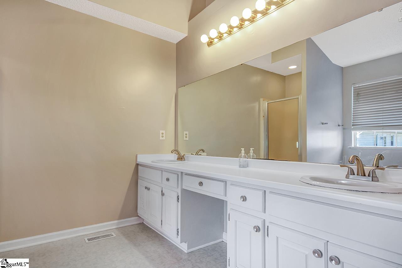 435 Timberview Lane Simpsonville, SC 29681 - Photo 15 of 25 Gallery Image 15