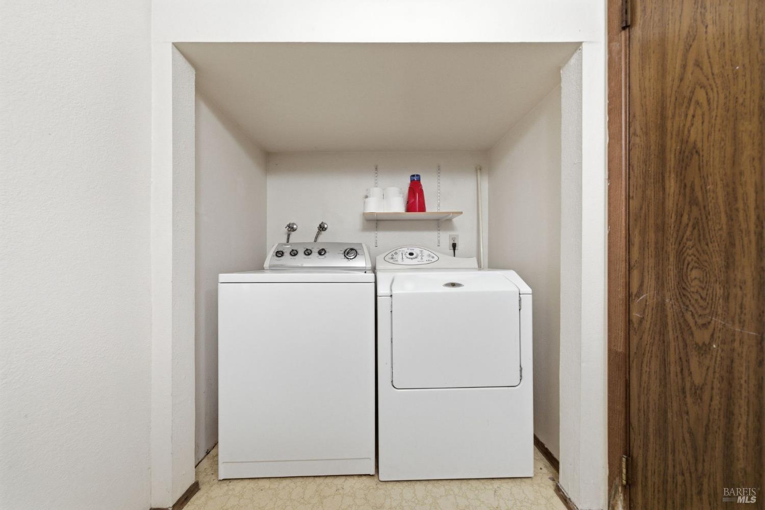 514 Racquet Club Circle Rohnert Park, CA 94928 - Photo 25 of 39 a utility room with dryer and washer
