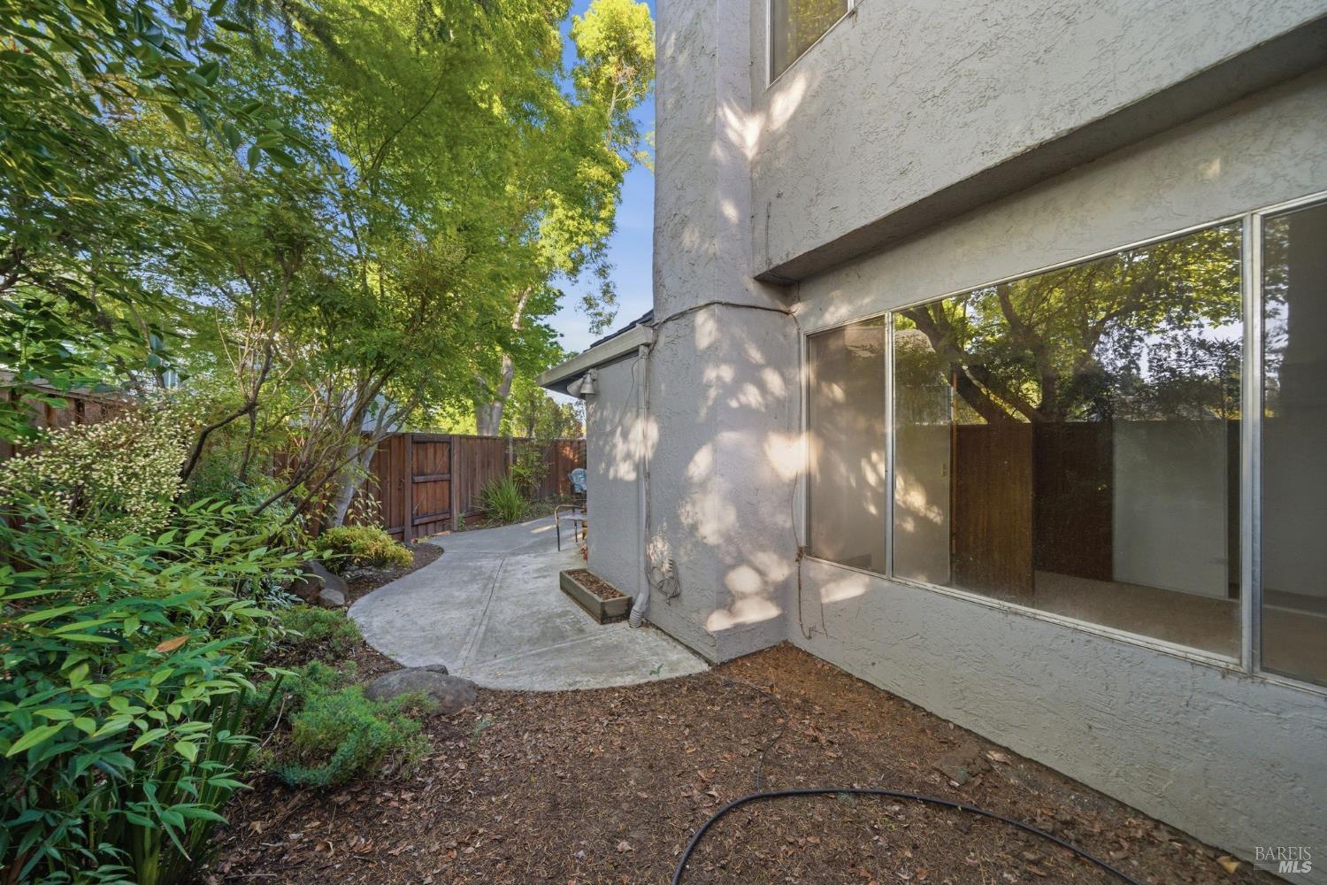 514 Racquet Club Circle Rohnert Park, CA 94928 - Photo 30 of 39 a view of a outdoor space