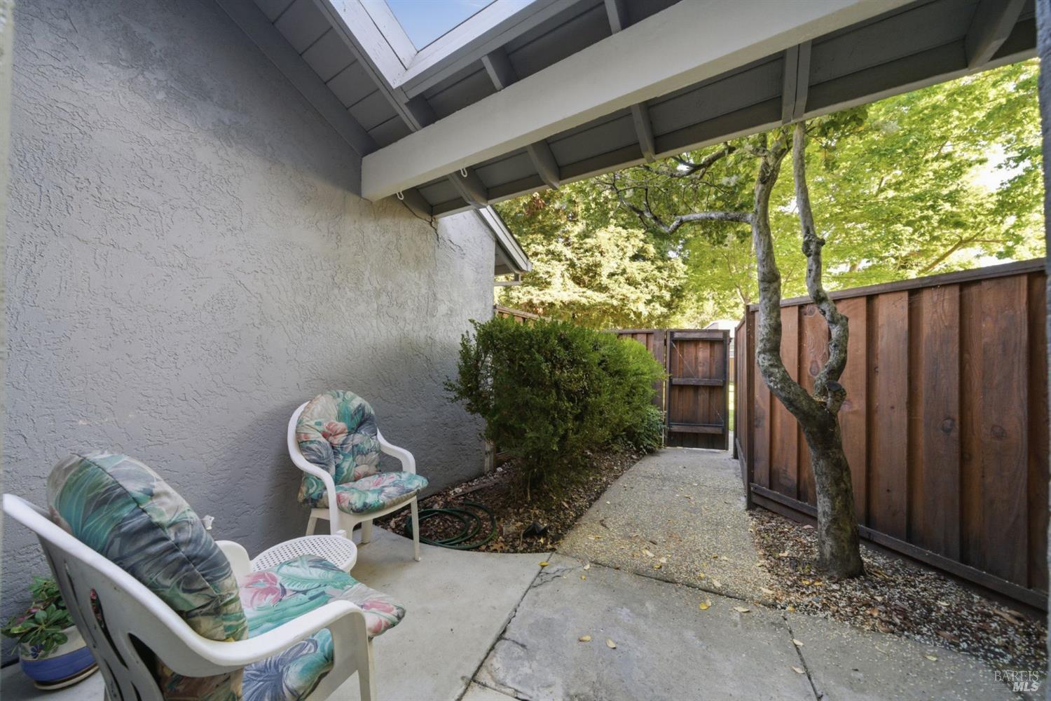 514 Racquet Club Circle Rohnert Park, CA 94928 - Photo 31 of 39 a backyard of a house with table and chairs