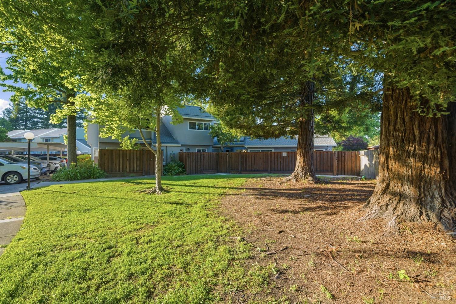 514 Racquet Club Circle Rohnert Park, CA 94928 - Photo 37 of 39 a backyard of a house with table and chairs