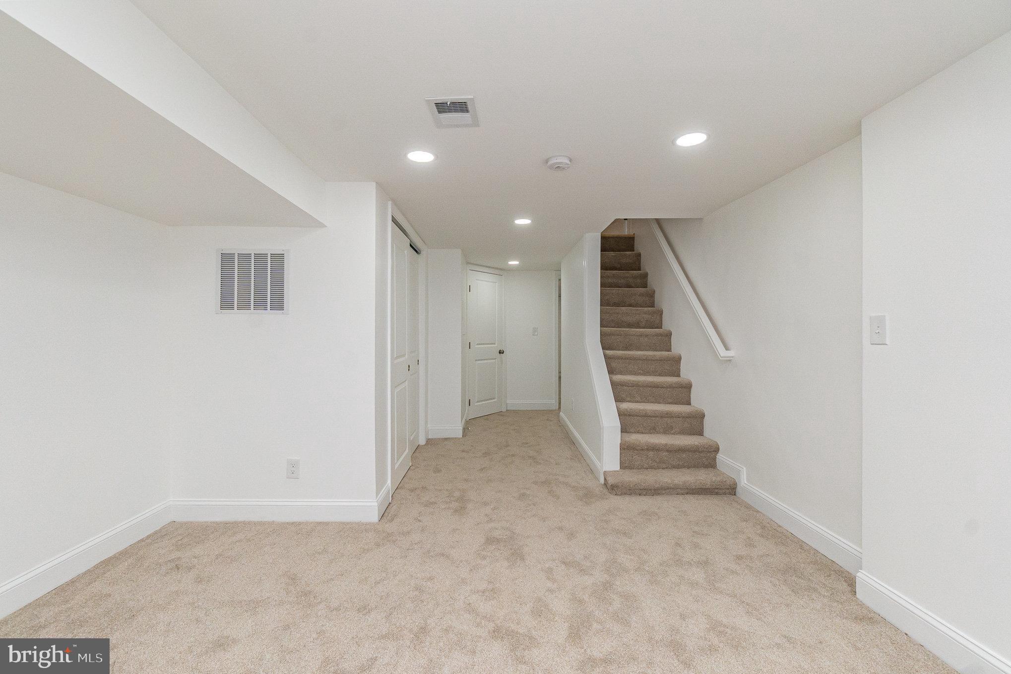 727 North Collington Avenue Baltimore, MD 21205 - Photo 19 of 25 an entryway in a hall with a window