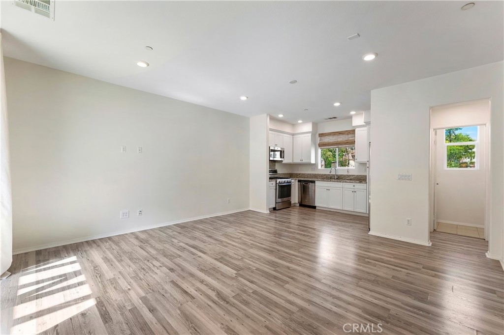 2890 Silver Medal Road, Unit 9 Chula Vista, CA 91915 - Photo 5 of 31 Family Room
*Photos have been digitallyenhanced