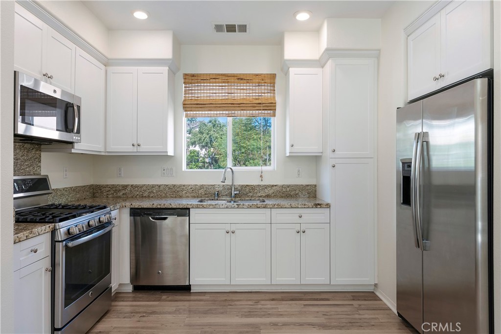 2890 Silver Medal Road, Unit 9 Chula Vista, CA 91915 - Photo 10 of 31 Kitchen
*Photos have been digitallyenhanced