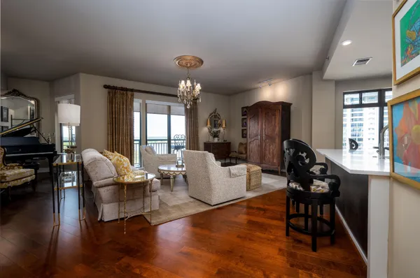 $915,000 | 717 Riverside Drive, Unit 609/610, Memphis, TN 38103