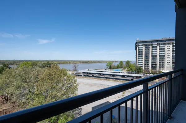 $915,000 | 717 Riverside Drive, Unit 609/610, Memphis, TN 38103