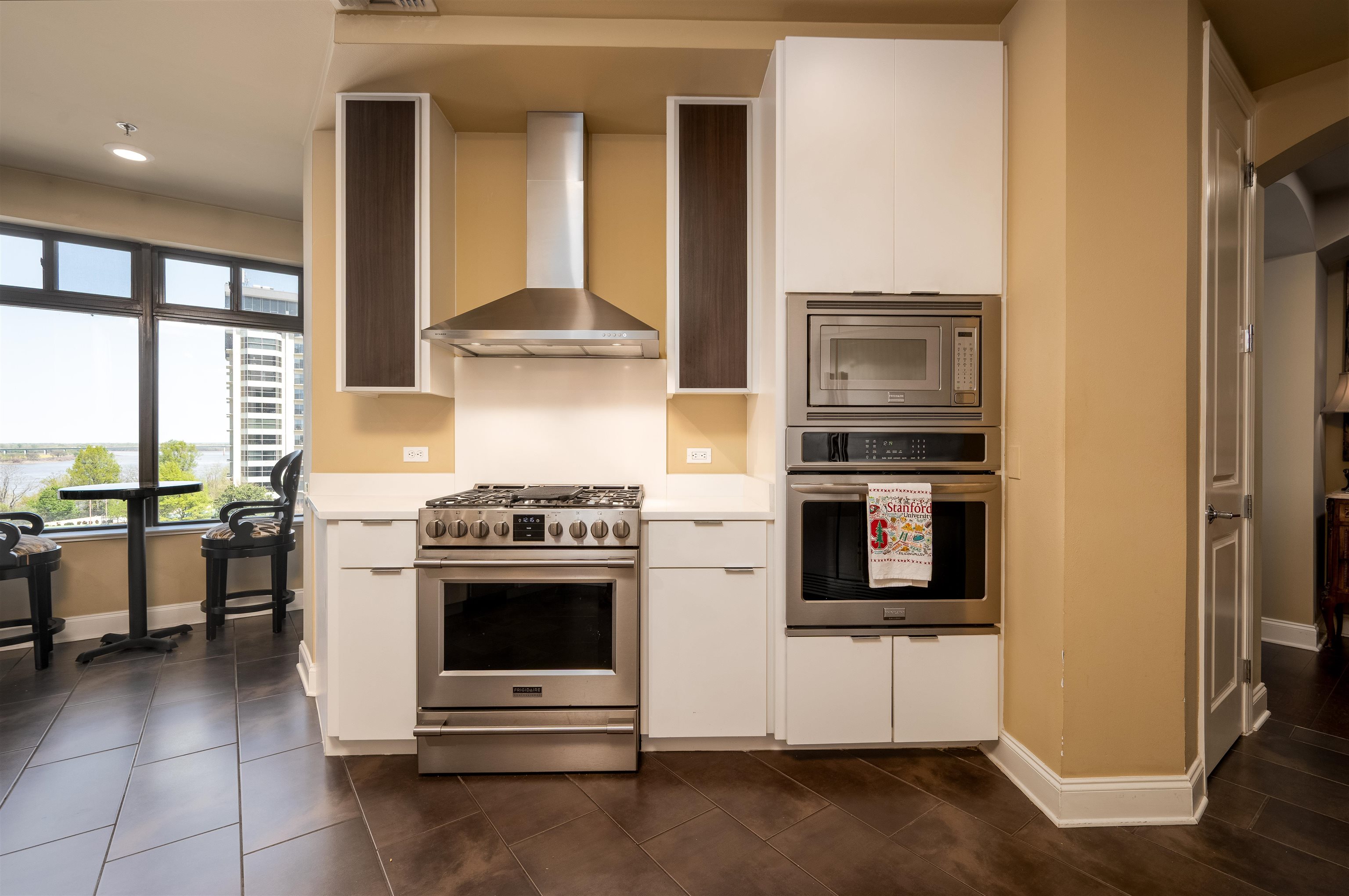 717 Riverside Drive, Unit 609/610 Memphis, TN 38103 - Photo 7 of 38