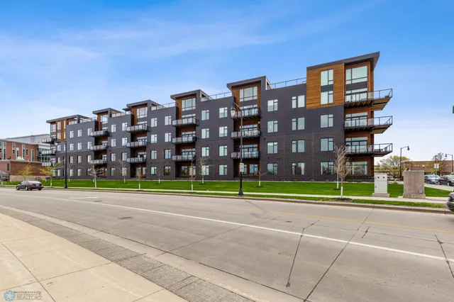 $449,900 | 200 4th Avenue North, Unit 102, Fargo, ND 58102