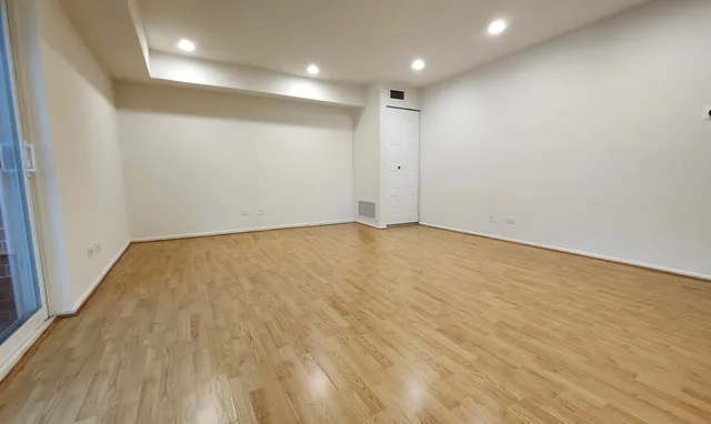 $221,000 | 1450 Sandpebble Drive, Unit 333, Wheeling, IL 60090