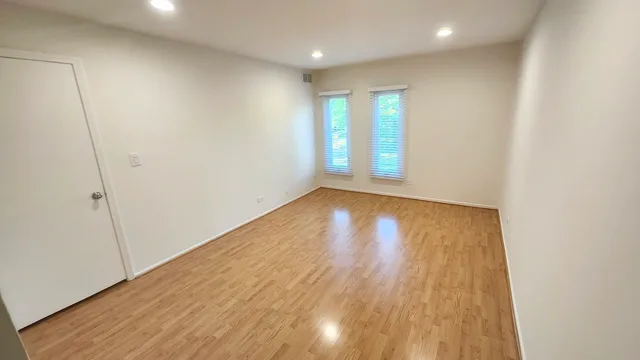 $221,000 | 1450 Sandpebble Drive, Unit 333, Wheeling, IL 60090