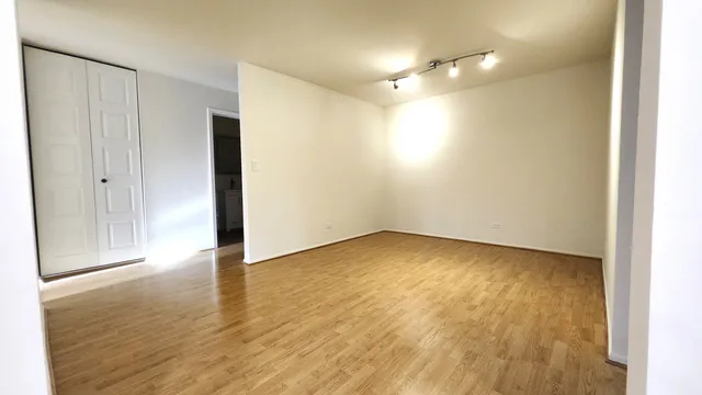 $221,000 | 1450 Sandpebble Drive, Unit 333, Wheeling, IL 60090