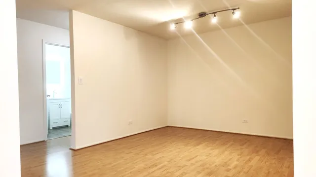 $221,000 | 1450 Sandpebble Drive, Unit 333, Wheeling, IL 60090