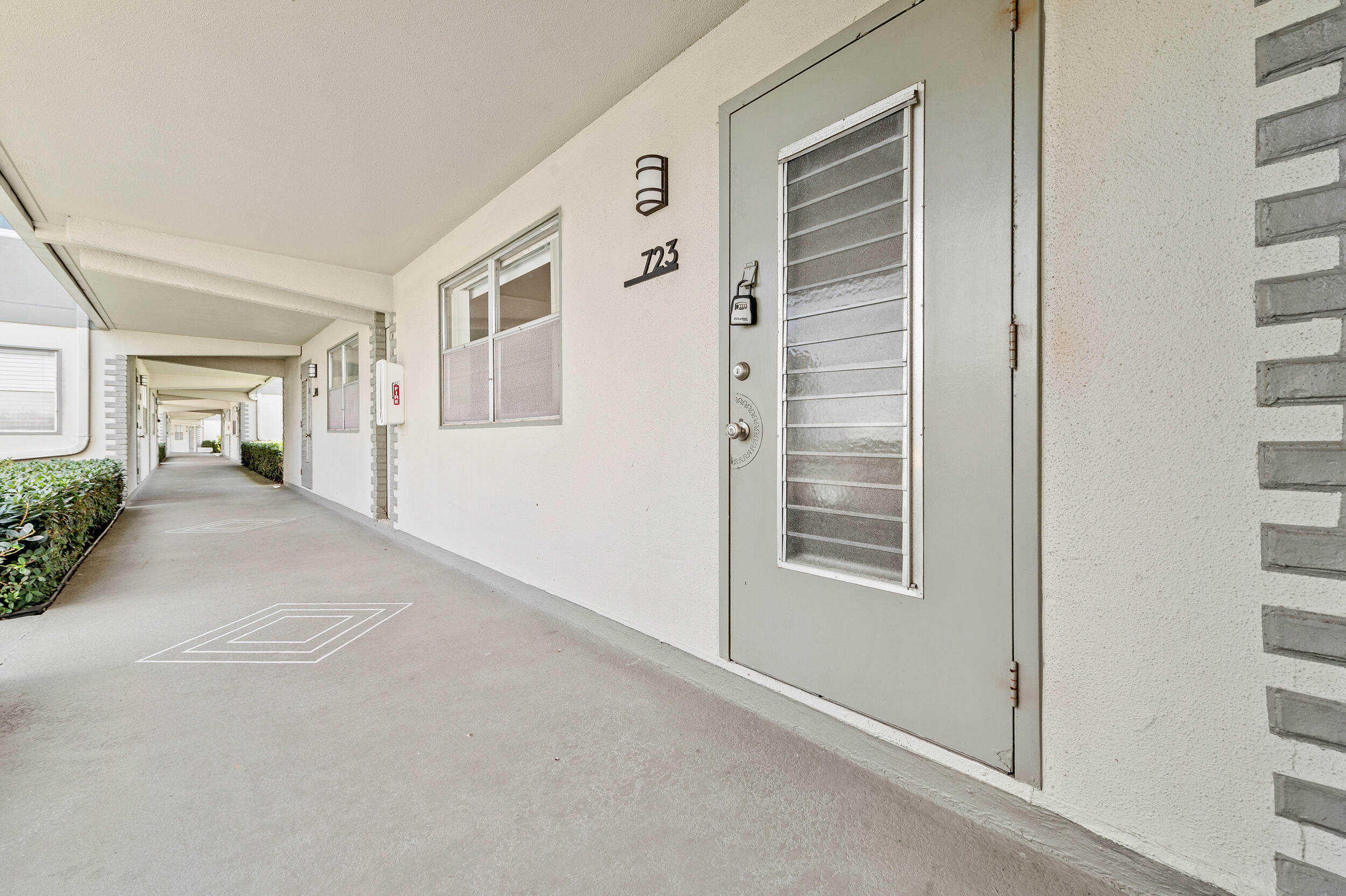 723 Flanders South Delray Beach, FL 33484 - Photo 6 of 34 dsc_3807